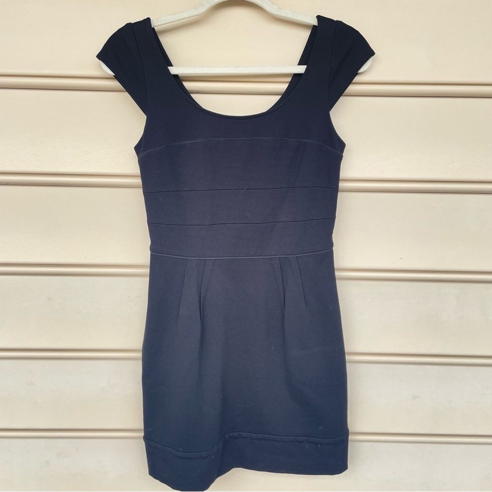 BCBGMaxAzria Black Cap Sleeve Sheath Dress with Pockets – Size 4